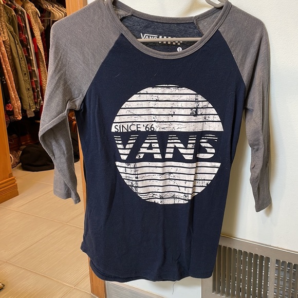 2 gently worn Vans quarter length shirts - Picture 2 of 8